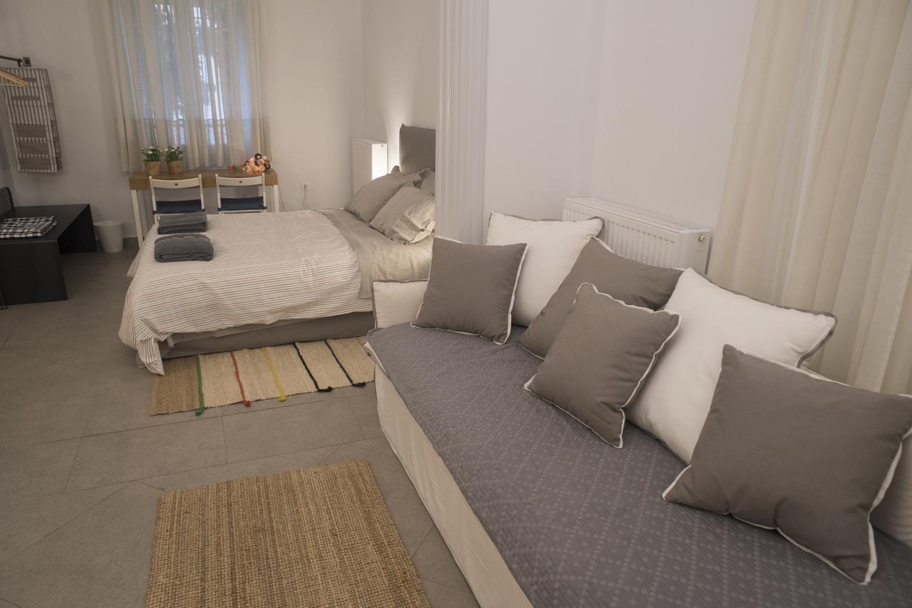 Vila Athenian Neoclassical