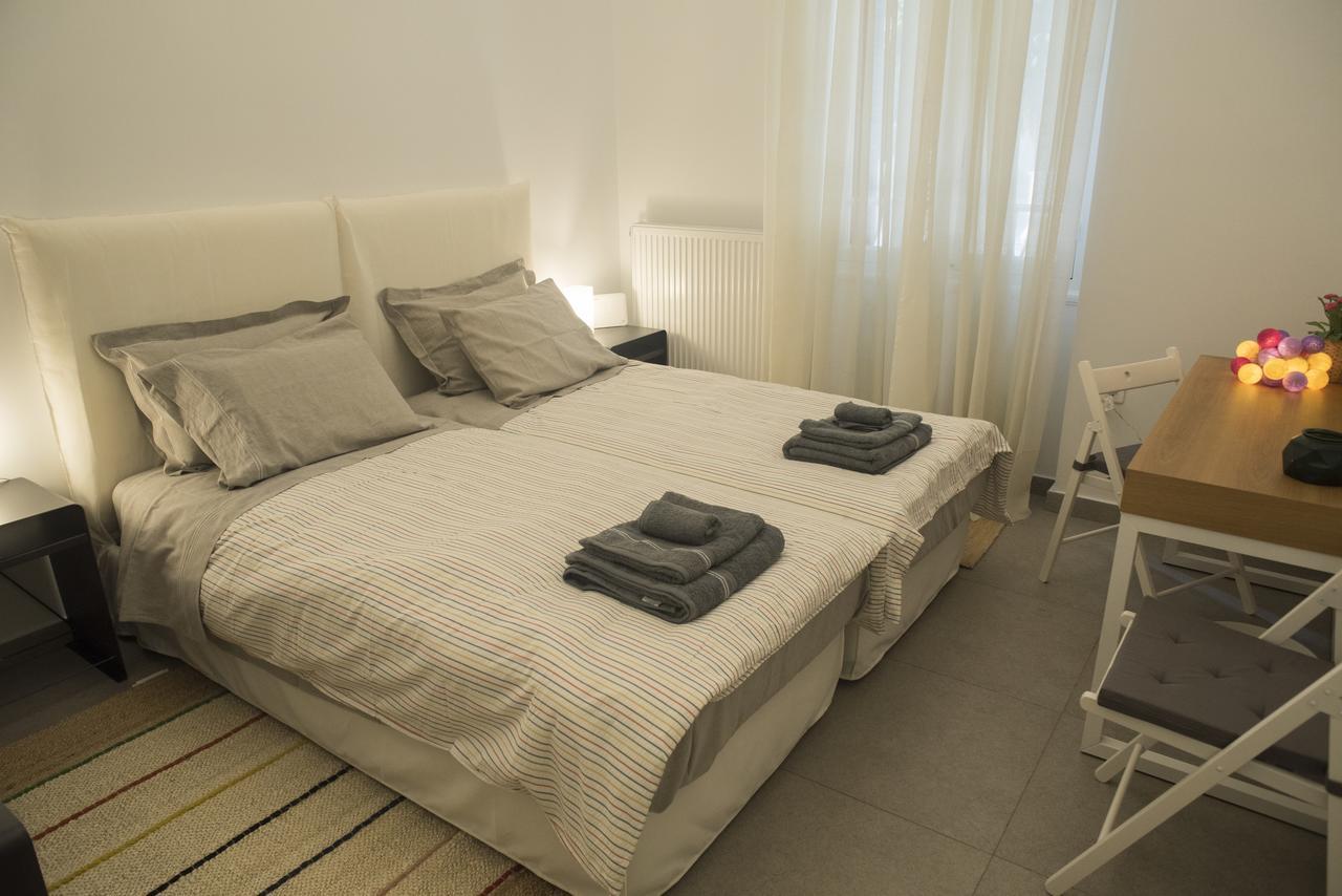 Vila Athenian Neoclassical